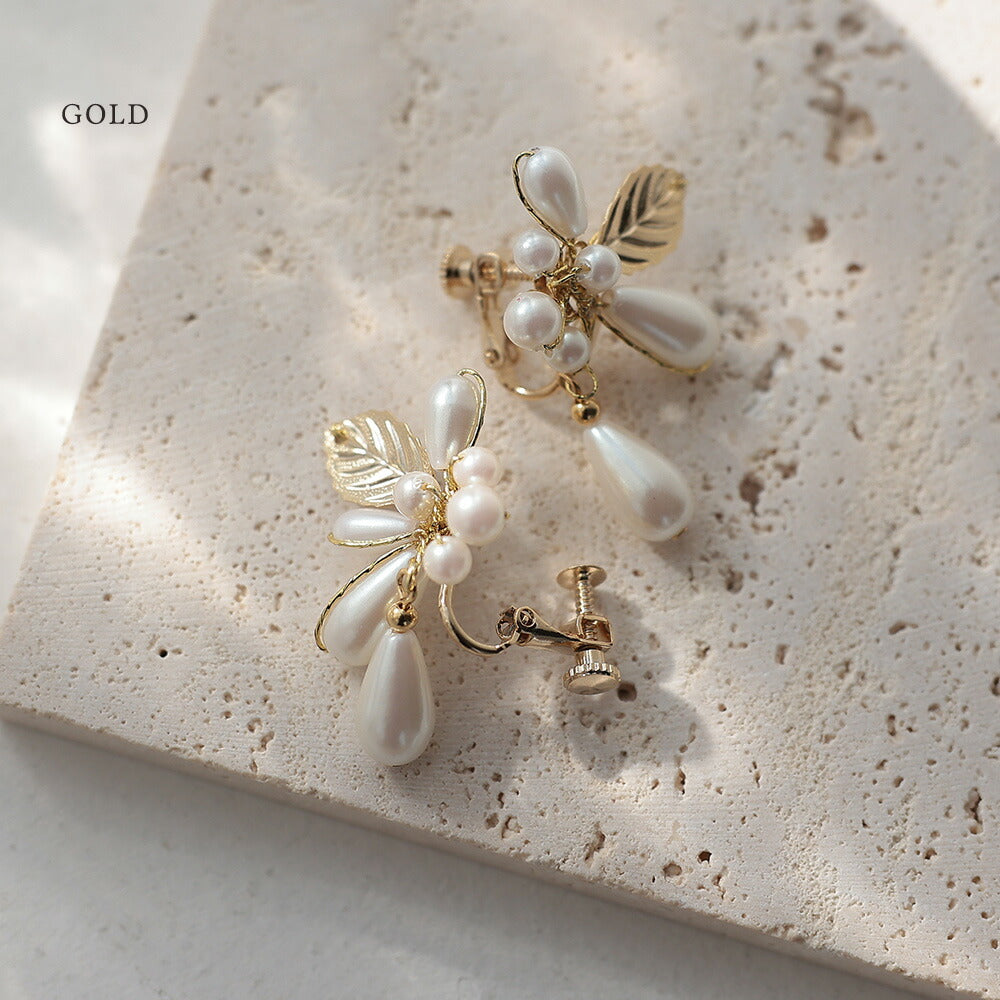 550008 リーフモチーフパールイヤリング