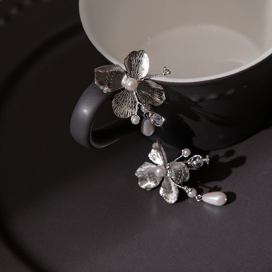 550084 メタルフラワーイヤリング