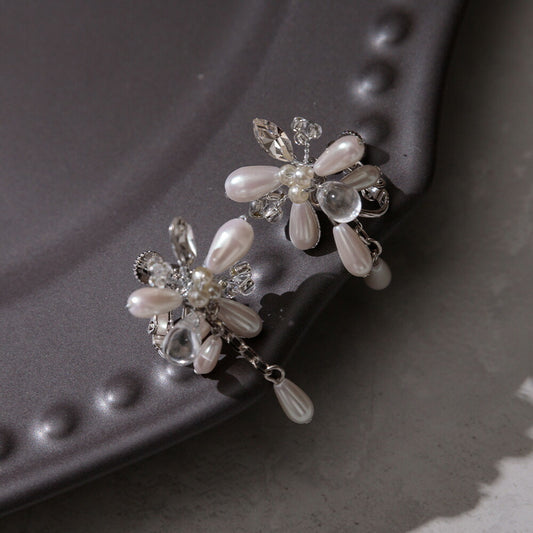 550085 パールフラワーラインストーンイヤリング