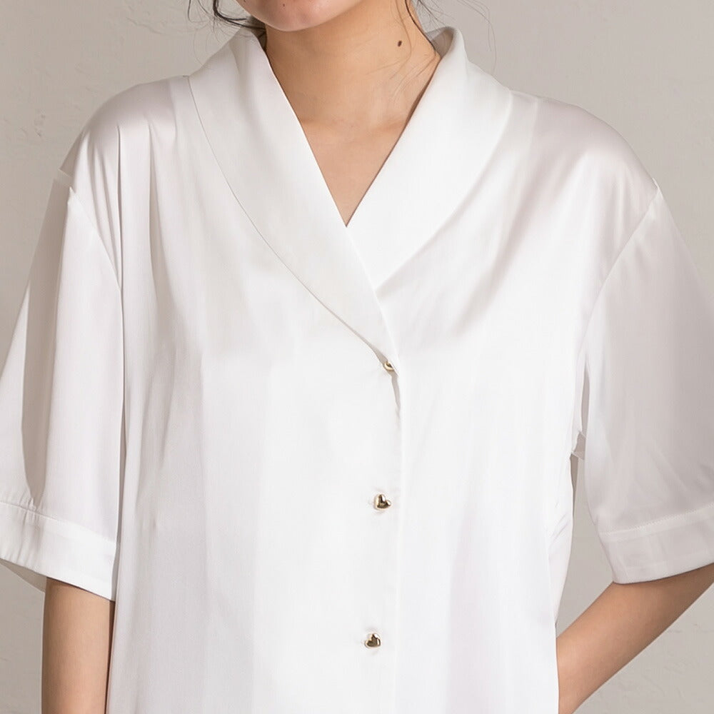 330026 ハートボタンサテンブラウス