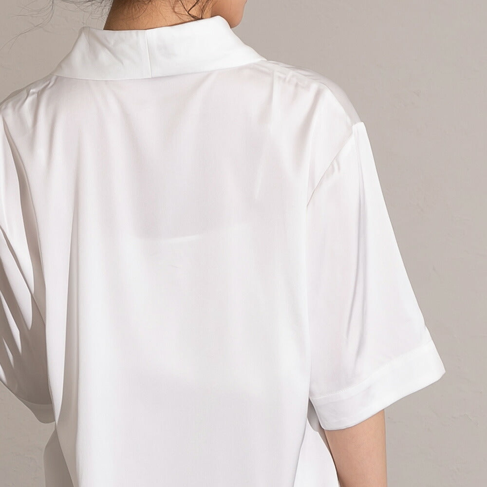 330026 ハートボタンサテンブラウス