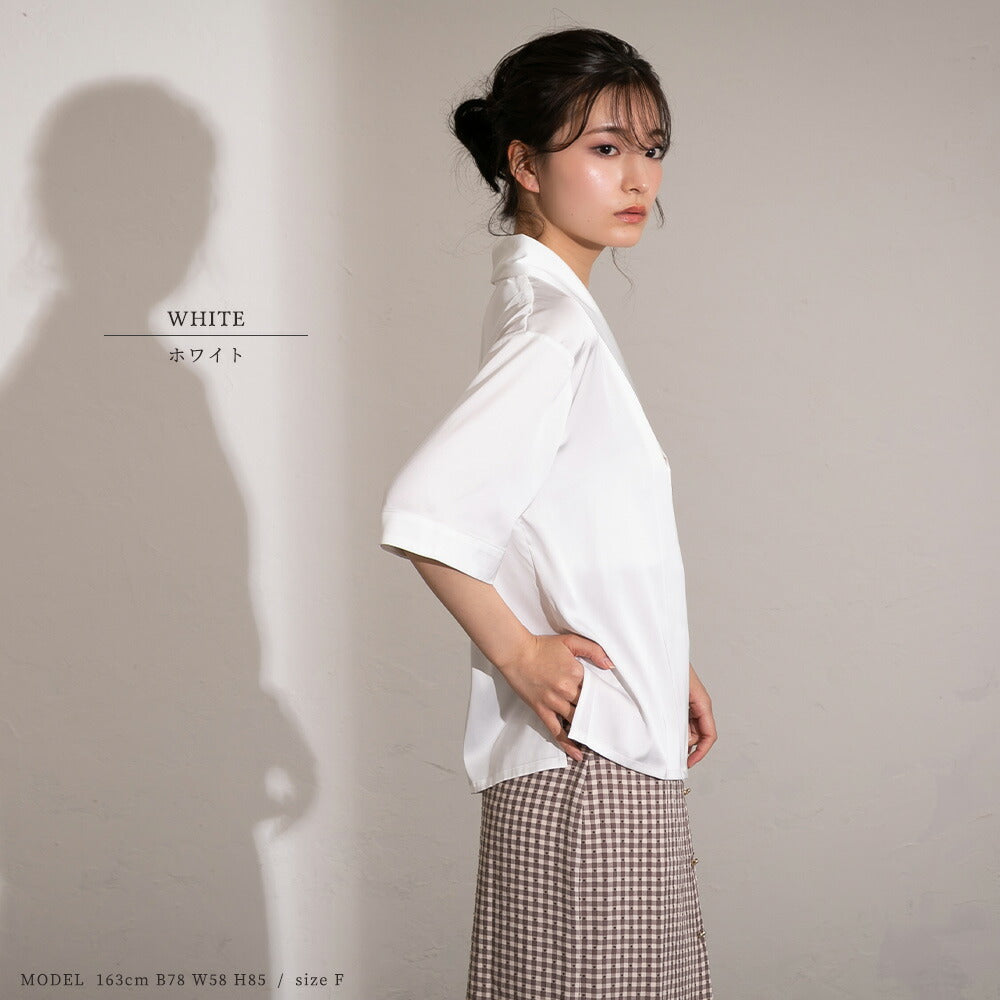 330026 ハートボタンサテンブラウス