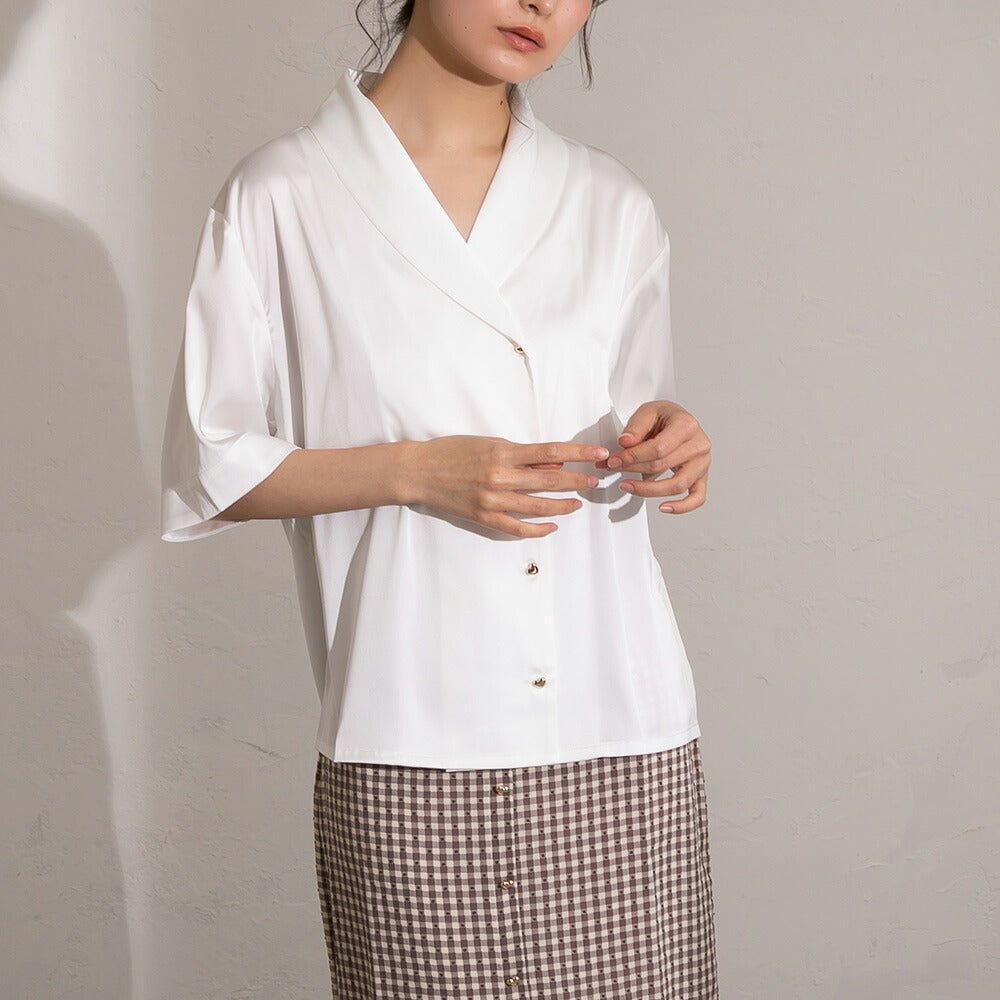 330026 ハートボタンサテンブラウス