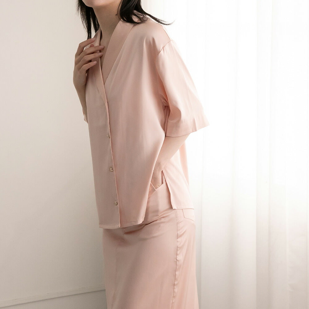 330026 ハートボタンサテンブラウス