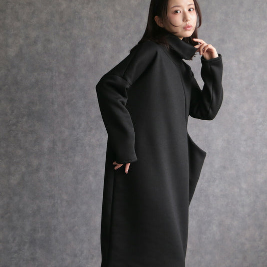 330106 ハイネック裏起毛コクーンワンピース