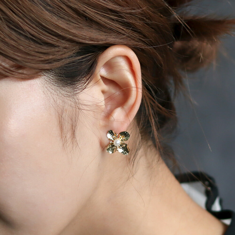 550110 メタルフラワープチピアス